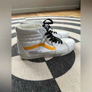 Vans SK8 Hi Artificial Ignorance Custom
Low-Top Sneakers, almost new.